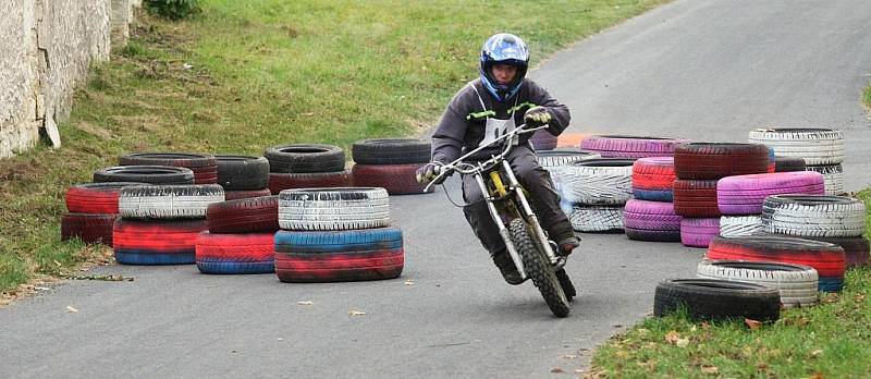 Závody motocyklů Pionýr ve Strádonicích