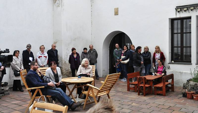 Muzejní noc v Lounech a výstava Bylo tu..., není tu s historickými fotografiemi západního předměstí