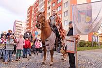 Na náměstí do Podbořan přijel v sobotu na koni sv. Martin, následně se konal lampionový průvod.