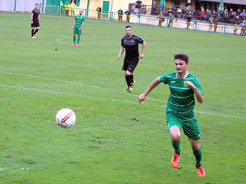 Slavoj Žatec (v zeleném) prohrál doma s Brnou 1:3.