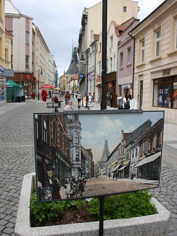 Výstava Bylo tu..., není tu... v ulicích Loun. Zrekonstruované historické pohlednice ukazují, jak konkrétní místa vypadala před desítkami let