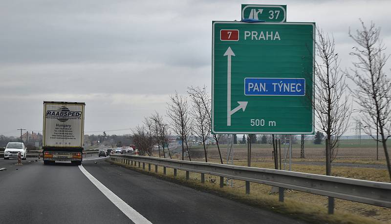 Zprovoznění úseku nové dálnice D7 u Panenského Týnce na Lounsku.