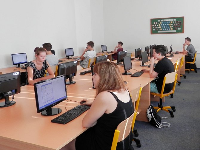 Studenti skládají státní zkoušky v budově OA F. Fajtla v Lounech. 