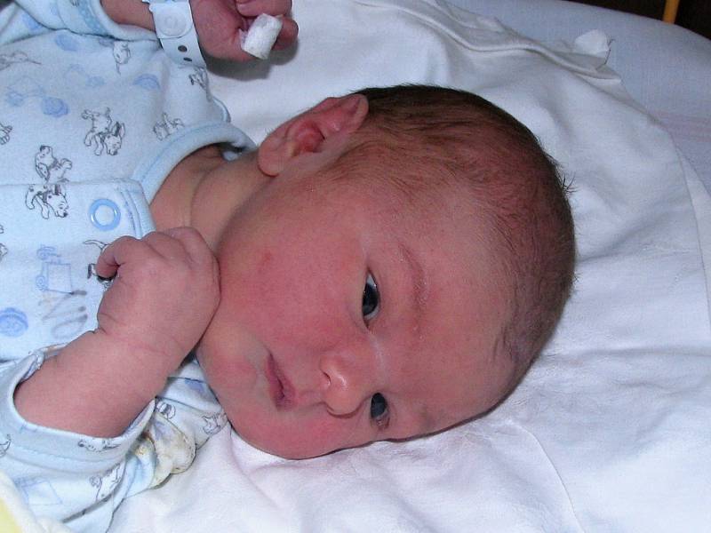 Tomáš Sýkora se narodil 28. června 2017 v 11.45 hodin mamince Marjaně Kušnírové z Blatna u Jesenice. Vážil 3590 gramů a měřil 51 cm.