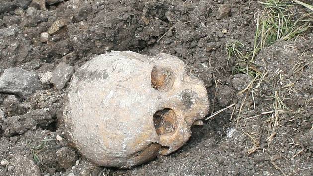 Lidské kosterní pozůstatky, nalezené v Lounech počátkem května, pochází zřejmě z někdejšího popraviště.