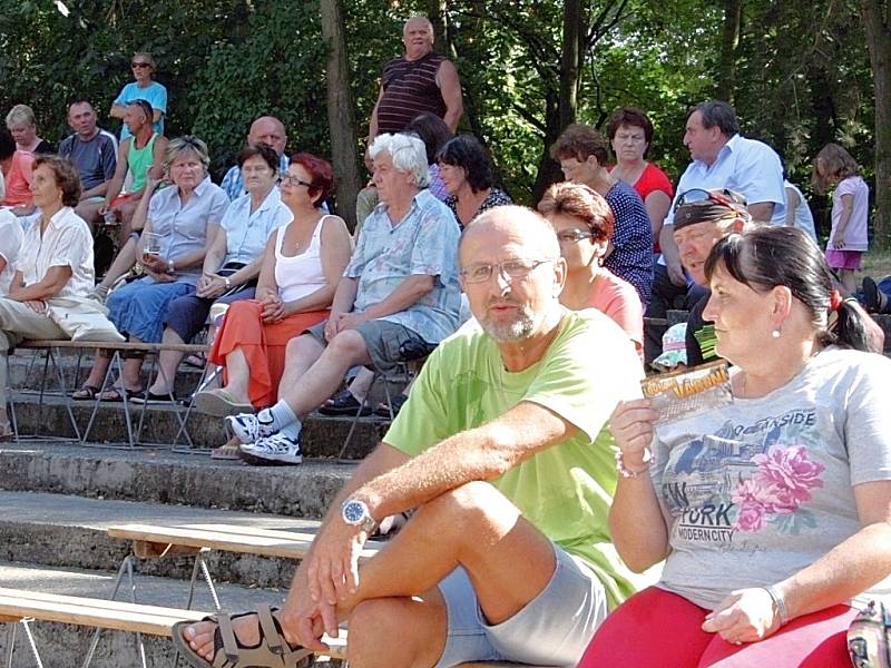 Letní lounské vábení 2015. Diváci na výstavišti.