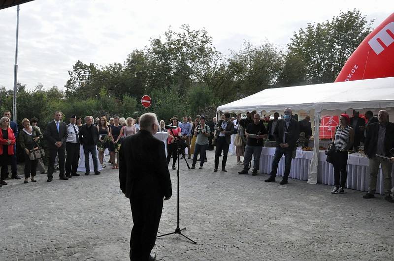 Slavnostní otevření plavecké haly v Lounech.