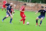 Postoloprty (v červeném) na svém hřišti smolně podlehly Dobroměřicím 1:2 (1:0).