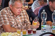 V rámci žatecké Dočesné se koná pravidelně ve Chmelařském institutu degustace piv.