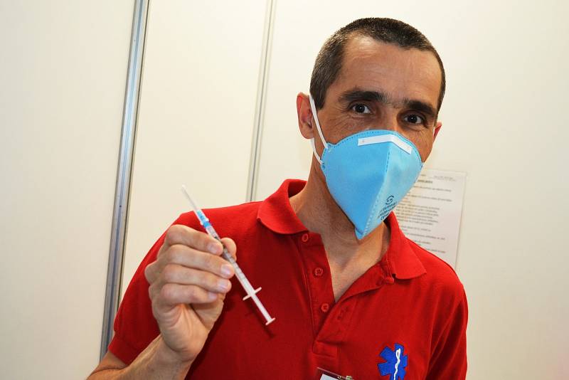 Praktický lékař Miroslav Urban v žateckém očkovacím centru
