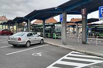 V prostoru lounského autobusového nádraží vzniklo 18 nových parkovacích míst.