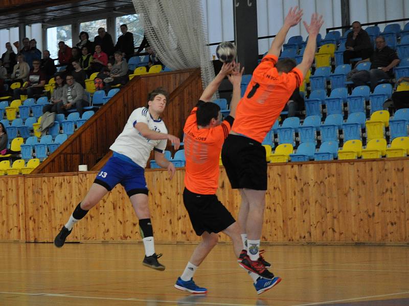 Louny (v bílém) mají třetí výhru v řadě a navíc porazily neoblíbenou Mladou Boleslav.