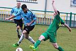 Žatečtí fotbalisté (v zeleném) v jarní domácí premiéře prohráli vysoko s Vilémovem 0:7.