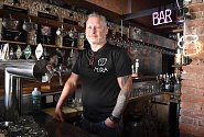 Miroslav Kroupa v centru Žatce poblíž radnice otevřel tapas bar a restauraci s názvem Banana klub.