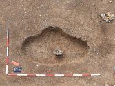 Archeologové našli v trase budoucí dálnice D6 eneolitické ohrazení.