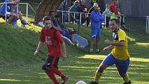 Šlágr kola začali lépe domácí, kteří za pět minut vedli 2:0, ale z výhry se radovali hosté z Tuchořic (ve žlutém) po výsledku 2:3.