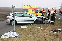Nehoda dvou osobních vozidel na křižovatce Plzeňské a Husovy v Žatci