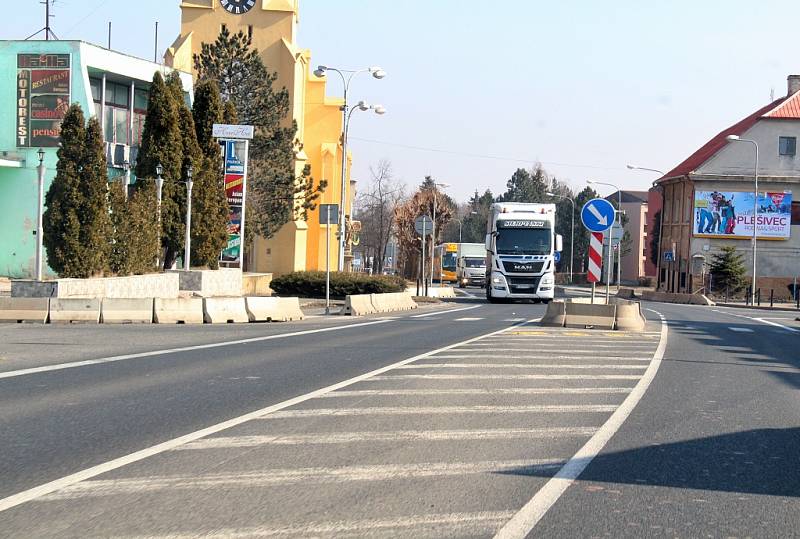 U Lubence slavnostně začala výstavba dálničního obchvatu na D6.