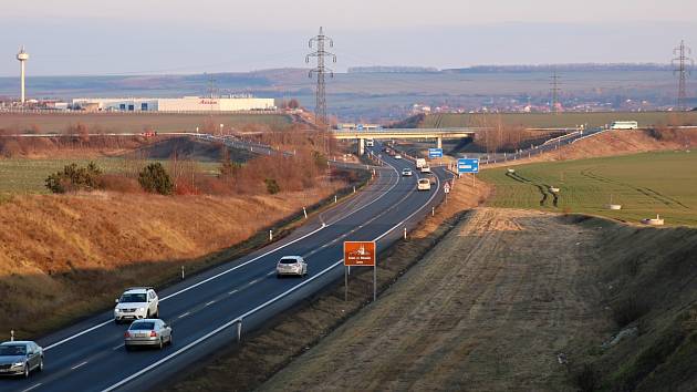 Obchvat Loun na hlavní trase mezi Chomutovem a Prahou čeká na zkapacitnění o další dva jízdní pruhy