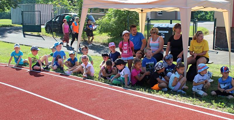 Slavnost v Měcholupech začala ráno štafetovým maratonem