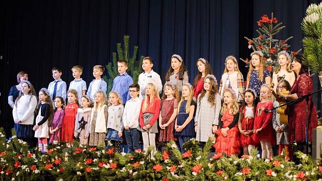 Natáčení adventních vystoupení dětí a pěveckého sboru Egeria v podbořanském kulturním domě.