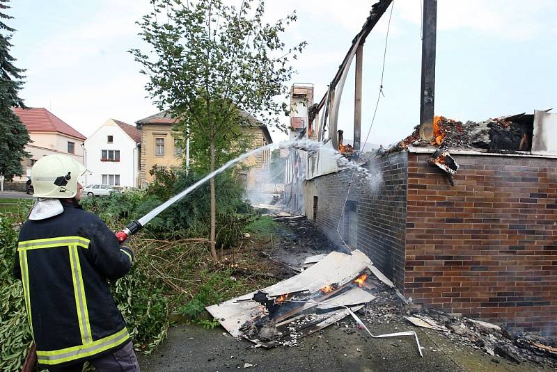 Požár opuštěné jídelny s ubytovnou v Cítolibech u Loun.