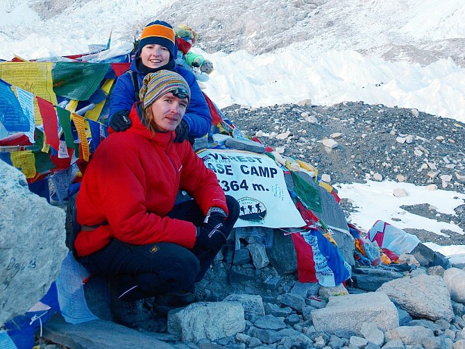 Petra a Štěpán Kotkovi v základním táboře horoleců (5364 m.n.m.) pod Mount Everestem
