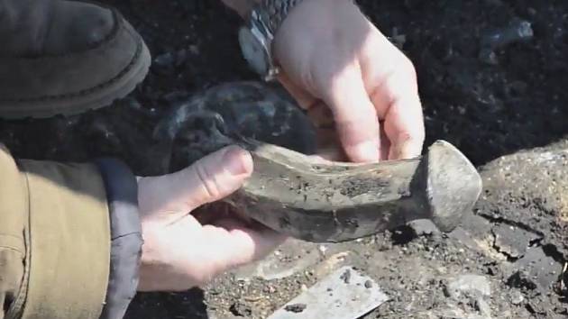 Snímek z videa žateckých archeologů na YouTube