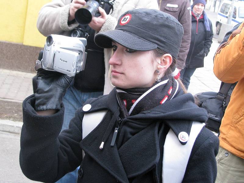 Pochod takzvaných ochranných sborů Dělnické strany přes město Postoloprty 21. února 2009