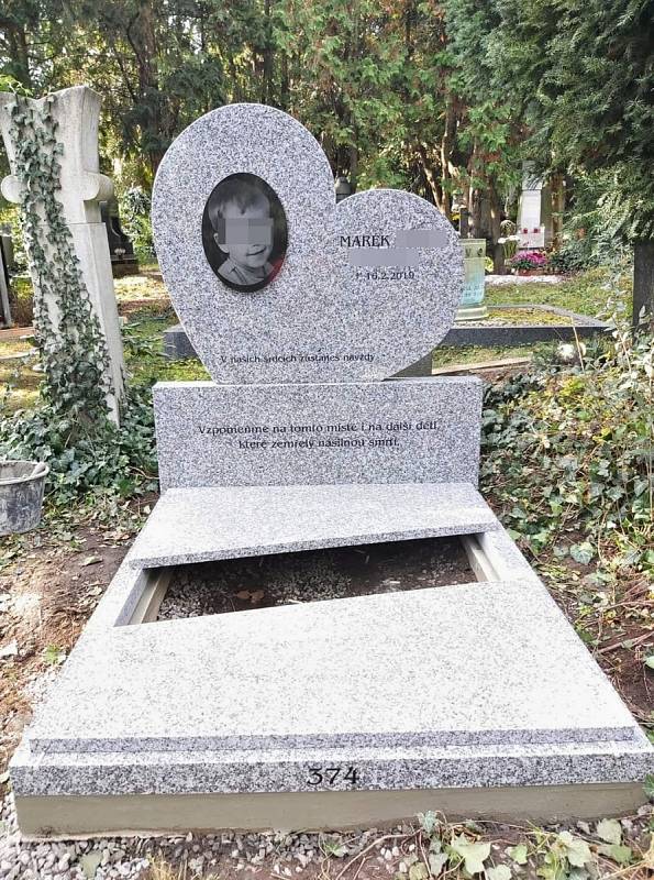 Utýraný Mareček z Loun má v Praze pomníček