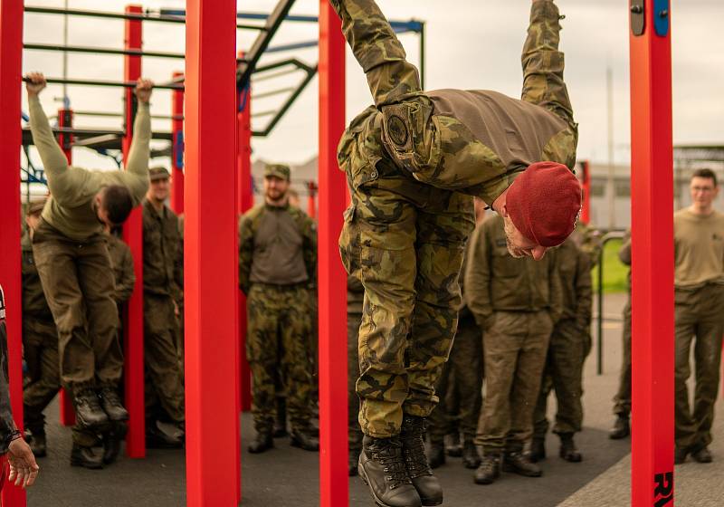 V areálu kasáren žateckého 41. mechanizovaného praporu vyrostlo nové workoutové hřiště.