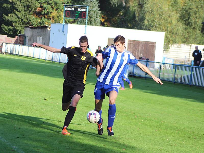 Postoloprty (v modrém) - Kryry 3:0 (0:0), sobotní utkání krajské 1. A třídy fotbalistů.