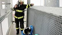 Žatečtí profesionální hasiči cvičili na 40 metrů vysoké rozhledně Chrámu chmele a piva.