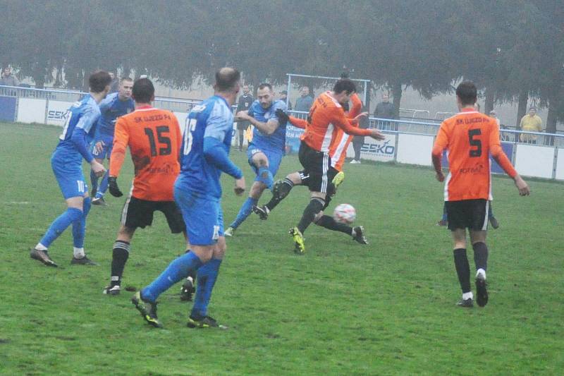 FK SEKO Louny (v modrém) - SK Újezd Praha 4 1:1 (0:1).