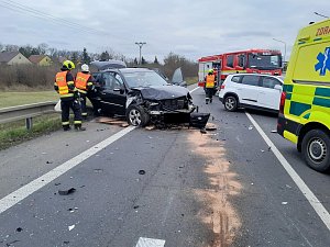 K nehodě dvou aut došlo ve středu 28. února u Dobroměřic. Jeden člověk se zranil.