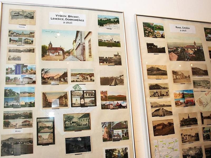 V Oblastním muzeu v Lounech byla zahájena výstava Pohlednice z Loun a vesnic Lounského středohoří.