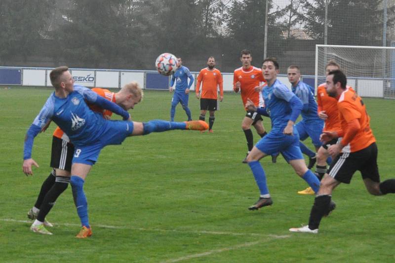 FK SEKO Louny (v modrém) - SK Újezd Praha 4 1:1 (0:1).