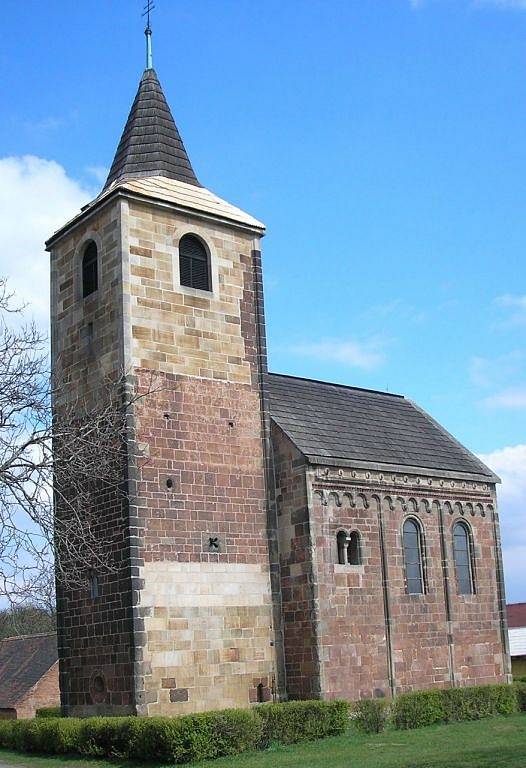 Románský  kostel sv. Jakuba Většího ve Vroutku.