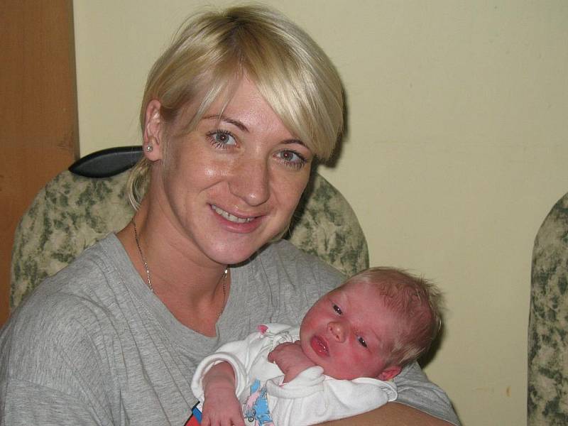 Mamince Marcele Kronďákové z Vroutku se 2. srpna 2010 v 8:34 hodin narodila dcera Kamila Kronďáková. Vážila 3,34 kg a měřila 49 centimetrů.