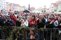 Dočesná v Žatci lákala před "covidem" desítky tisíc návštěvníků. Regulerní open-air festival probíhal z velké částí přímo na náměstí Svobody v historickém centru města. 