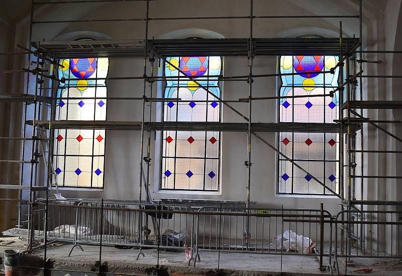 Druhá největší synagoga v Čechách, v Žatci, prochází rozsáhlou rekonstrukcí. Její majitel, bývalý primátor Chomutova Daniel Černý, ji mění v multifunkční kulturní prostor,