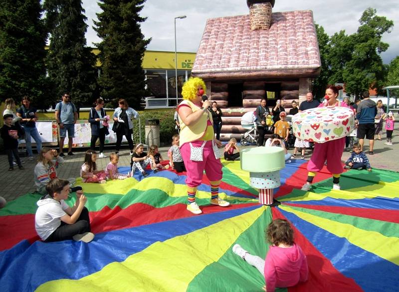 Kadaňský pohádkový festival 2022 navštívily i děti ze Žatce.
