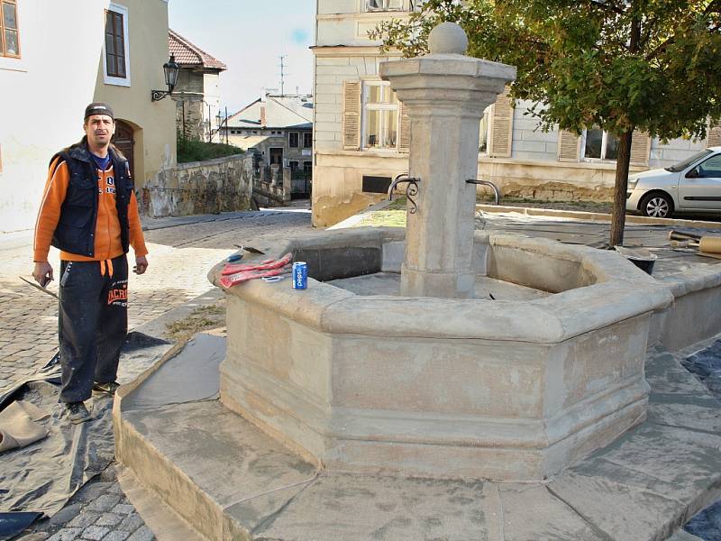 Výstavba kulis na Chelčického náměstí a v okolí synagogy v Žatci