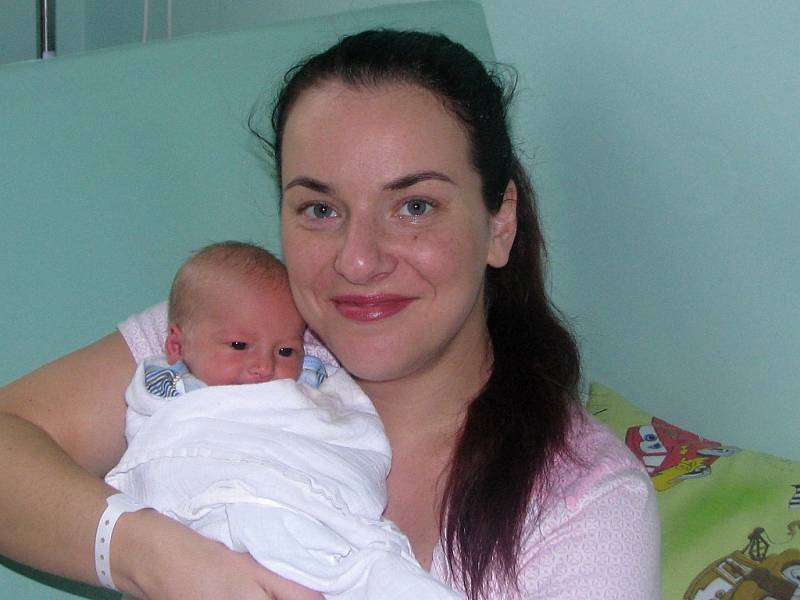 Adam Imr se narodil 20. ledna 2017 v 10.44 hodin v žatecké porodnici mamince Lence Imrové z Chomutova. Vážil 2850 g a měřil 47 cm.