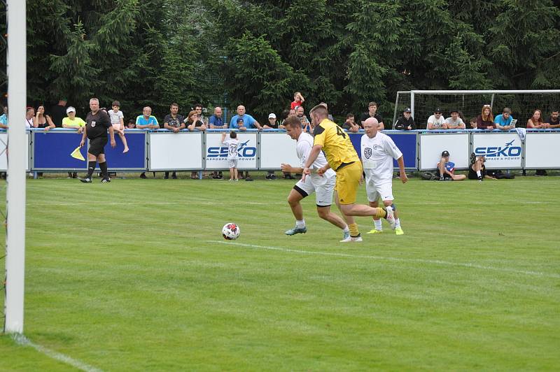 Exhibiční utkání Sigiteamu s výběrem Loun proběhlo při příležitosti otevření zrekonstruovaného areálu FK Louny.