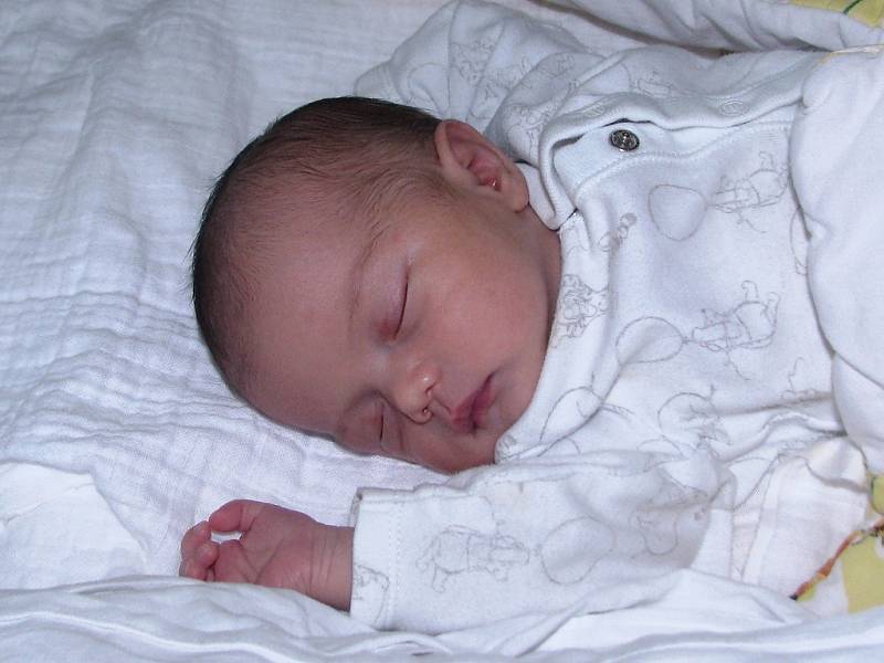 Huyen a Petru Haasovým z Chomutova se narodila poslední červencový den v 8.39 hodin dcerka Mia Haasová. Vážila rovné tři kilogramy.