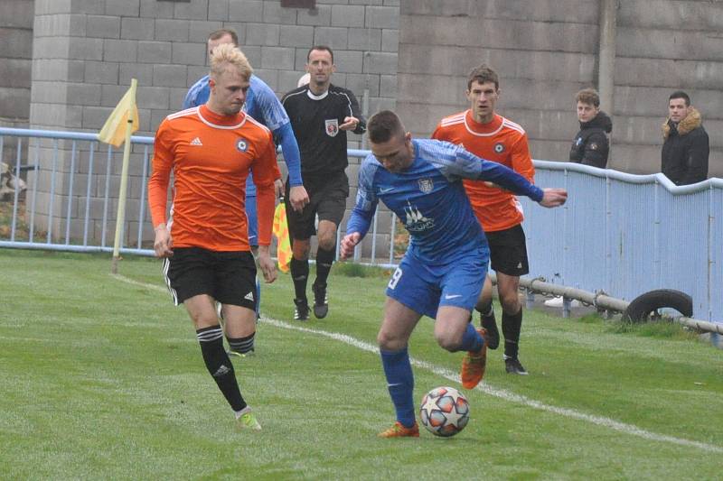 FK SEKO Louny (v modrém) - SK Újezd Praha 4 1:1 (0:1).