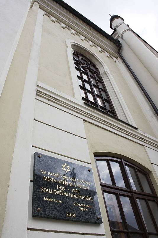 Nová pamětní deska na lounské synagoze