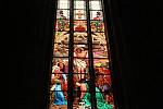 Kostel sv. Mikuláše zdůraznil svou krásu nasvícenými vitrážemi.