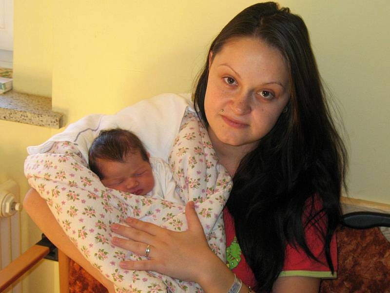 Mamince Nikole Stránské z Března se 19. října 2010 v 17:51 hodin narodila dcera Karolína Mariana Stránská. Vážila 3,17 kilogramu a měřila 48 centimetrů.  